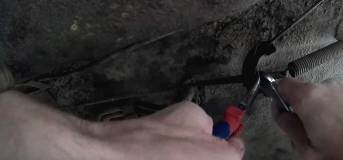 Замена троса привода ручного (стояночного) тормоза