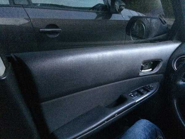 Обшивка двери мазда 6. Mazda 6 GH обшивки. Мазда 6 2015 блок на водительской двери. Мазда 6 салон водительская дверь.