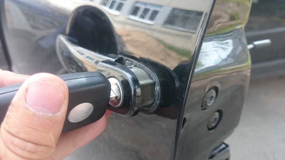 Как открыть туарег без ключа