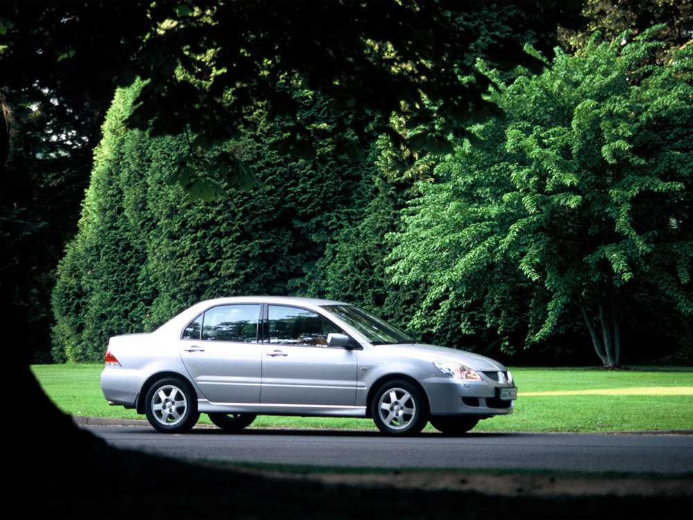 Лансер 9 безопасность. Mitsubishi Lancer 9 поколения. Мицубиси Лансер 2003-2005. Mitsubishi Lancer 9 седан. Mitsubishi Lancer 2003.