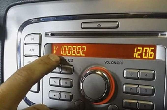 Рассмотрим как раскодировать автомагнитолу мерседес