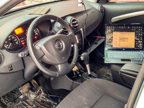 Obd2 port nissan tiida (2004 - 2011) - find your plug !