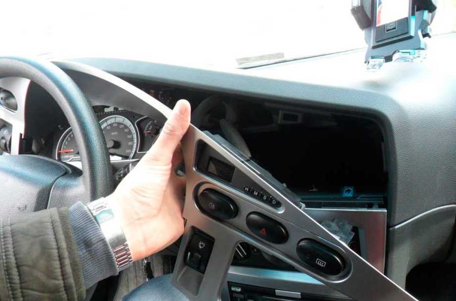 Как снять приборную панель daewoo nexia