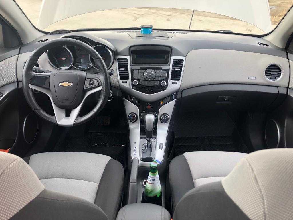 Chevrolet Cruze 2012 седан салон