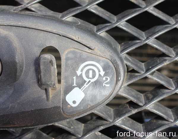 Как открыть форд фокус с разряженным аккумулятором?