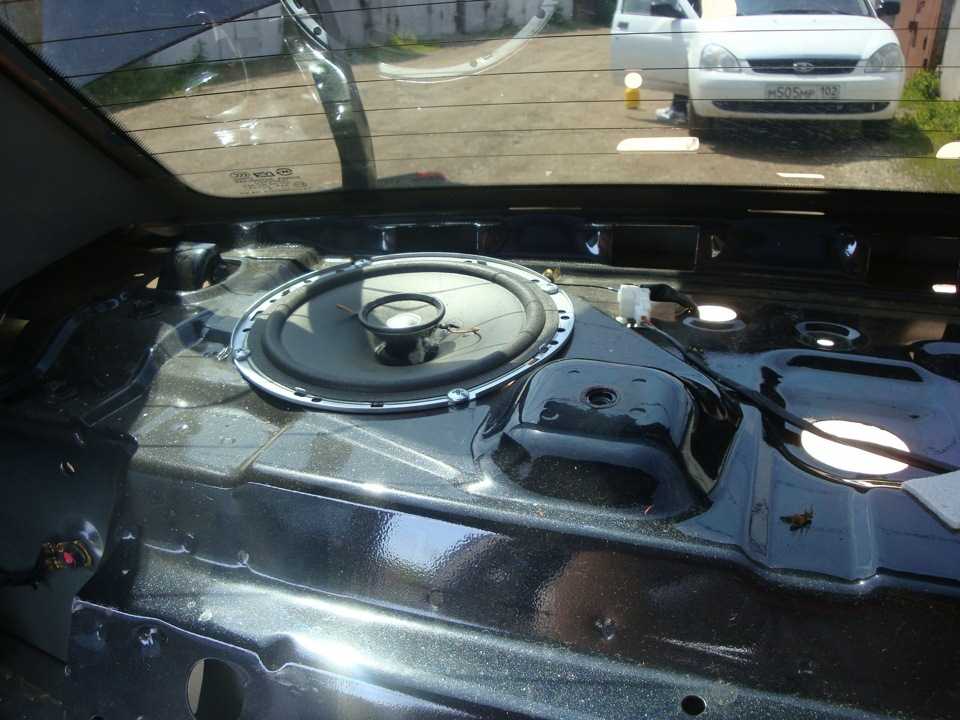 Снять задние колонки аудиосистемы Hyundai Accent несложно   Отвечают профессиональные эксперты портала